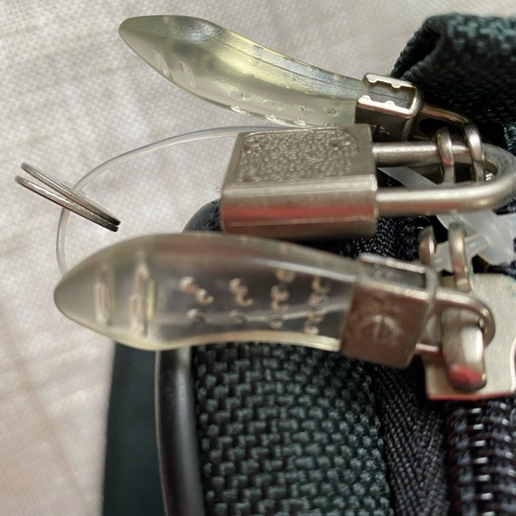 Roots Dark Green Nylon Carry On Travel  Shoulder Strap Bag - Picture 9 of 14